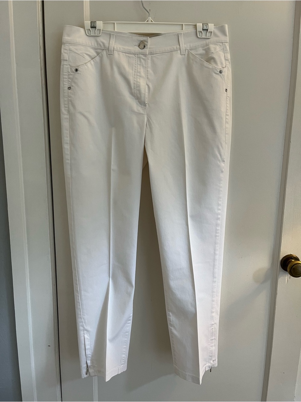 Dismero Classic White Straight Leg Women's Pants. Designed and made in Italy.